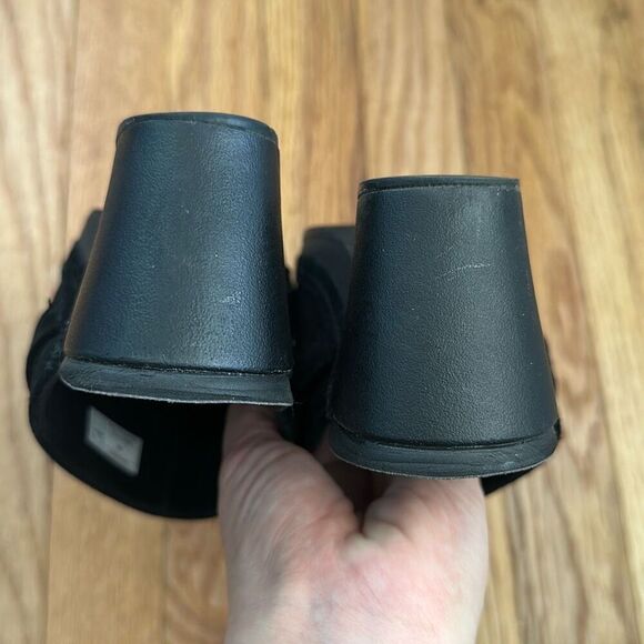 Crocs Women’s Sarah Black Suede Mules Clogs Triple Comfort Size 6 - Picture 2 of 8